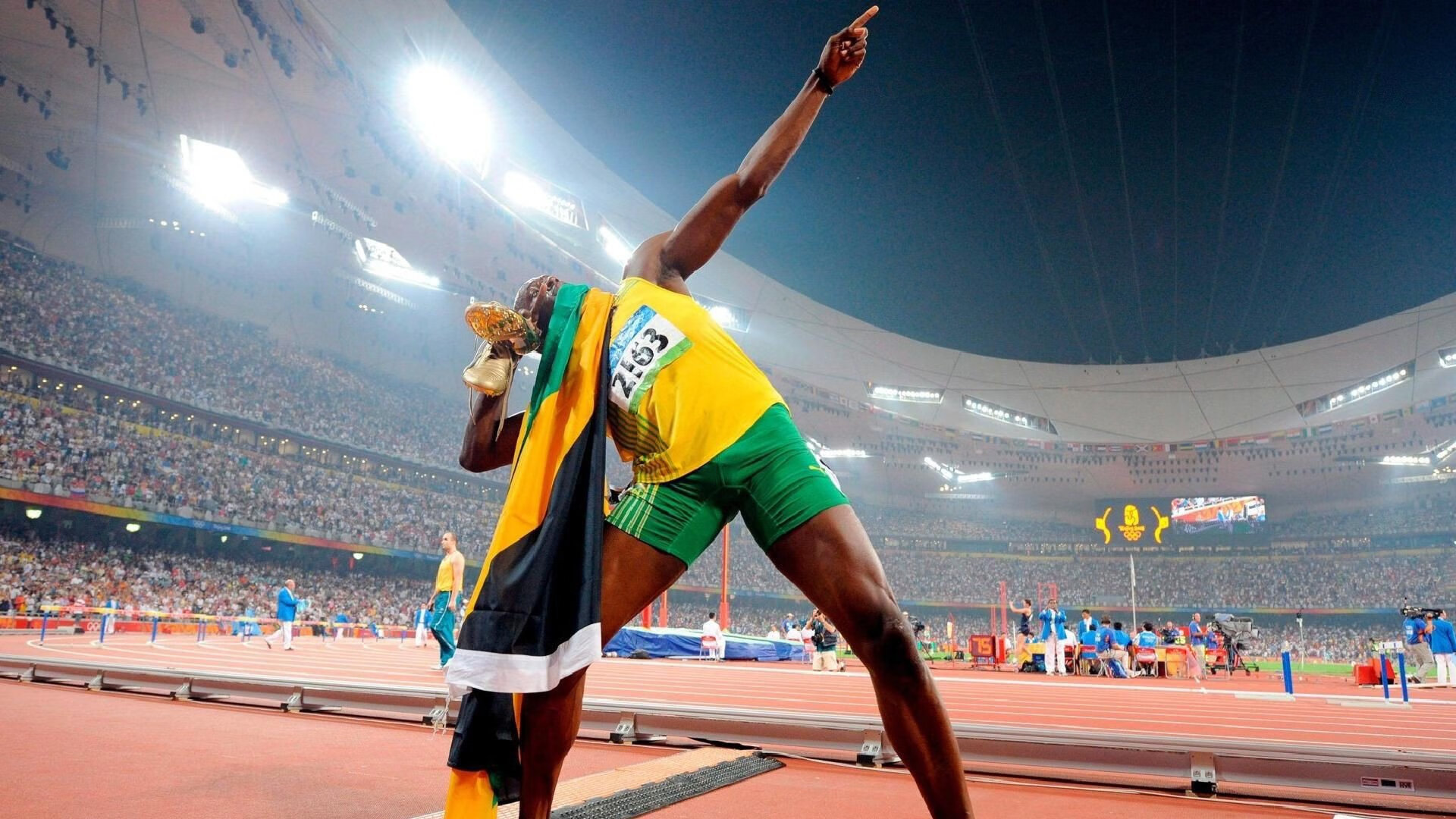 开云体育官网-赛道与球场，当杜兰特在F1街道赛接管，雄鹿用末节诠释何为统治  第2张