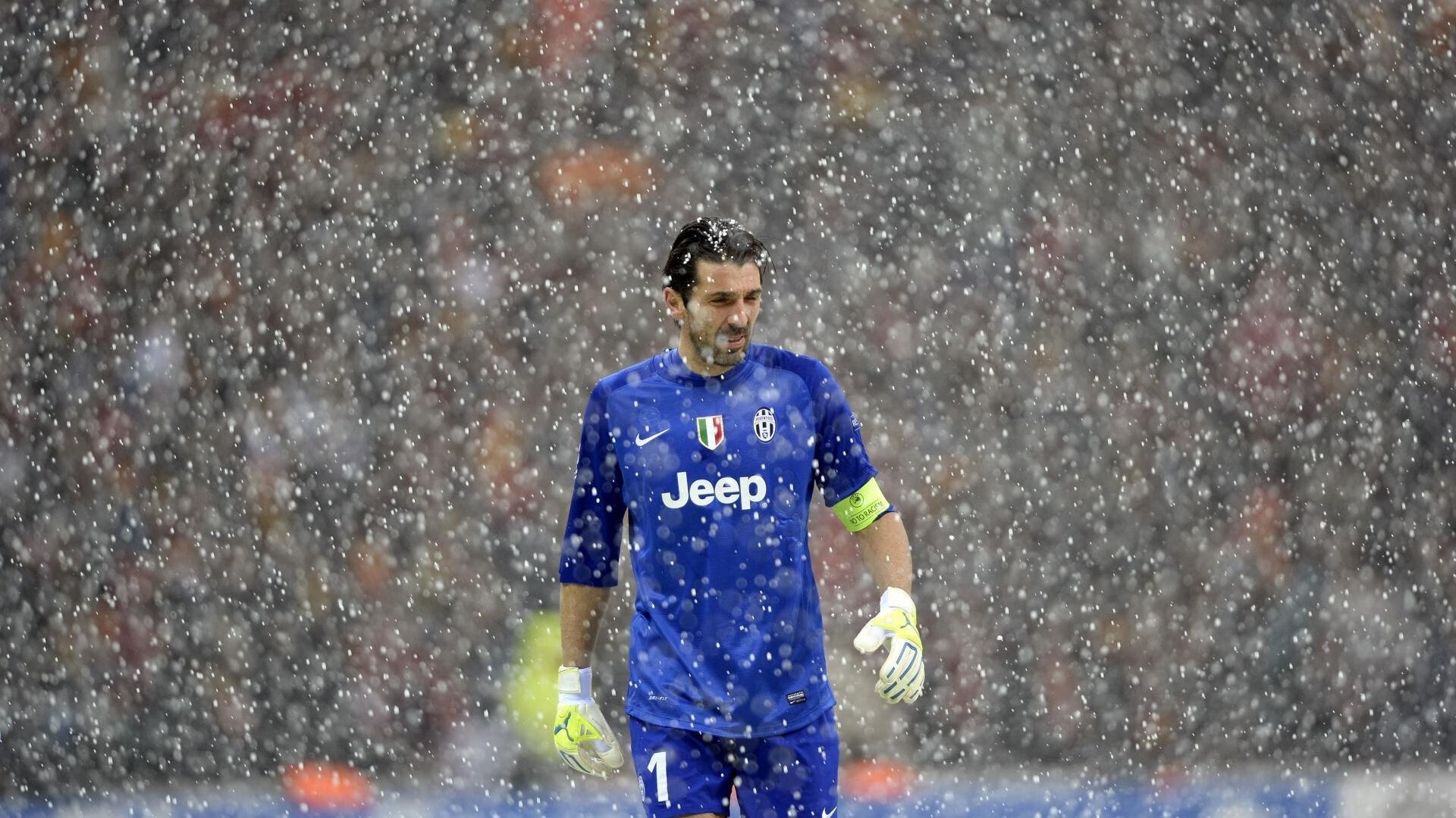 开云APP-F1街道赛之夜，赖斯压力下完成爆发